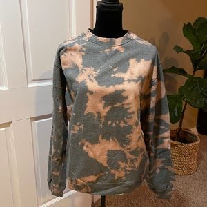Super cute! Tie dye crewneck sweatshirt grey sz M